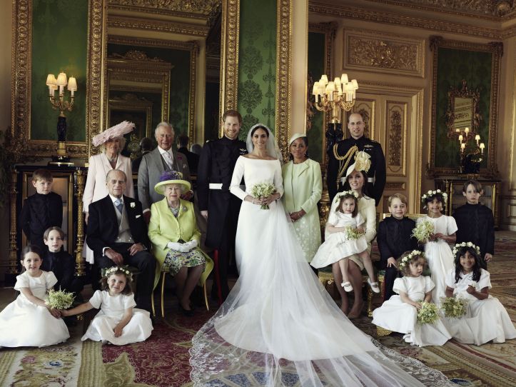 official-family-portrait-royal-wedding-2018-ap-1526917879.jpg