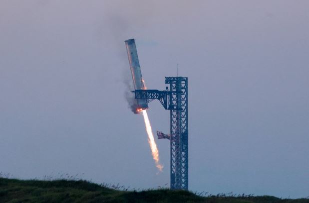 Propulseurs De La Navette Spatiale Et Le Réservoir De Carburant Sur L Affichage De La Nasa Au Centre Spatial Kennedy Floride Usa Ffenp7